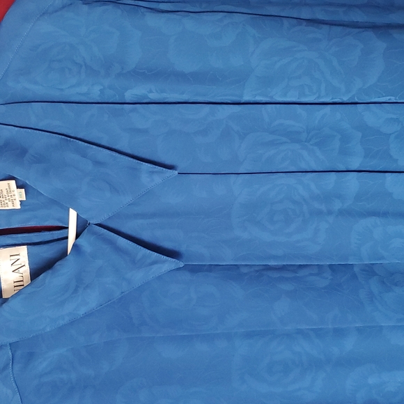 Blue Blouse with Roses - Picture 8 of 10